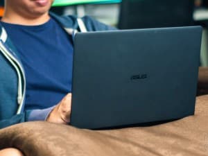 ASUS ExpertBook Ultra Lands in the Philippines from ₱129,995 with Tandem OLED and Core Ultra